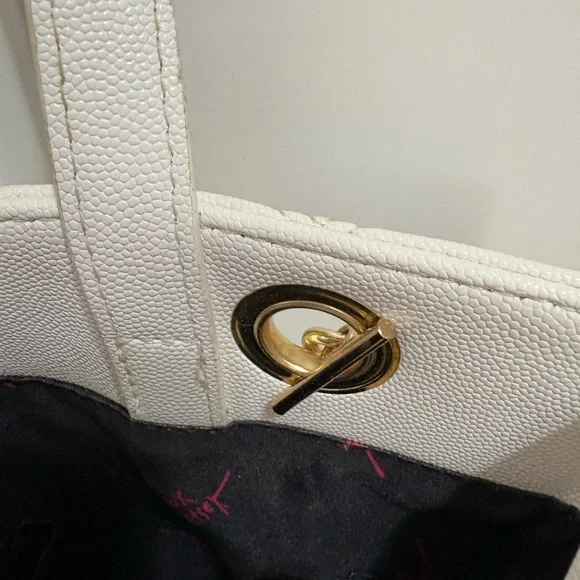 Betsey Johnson Quilted White Faux Leather Shoulder Satchel Tote - Picture 5 of 9